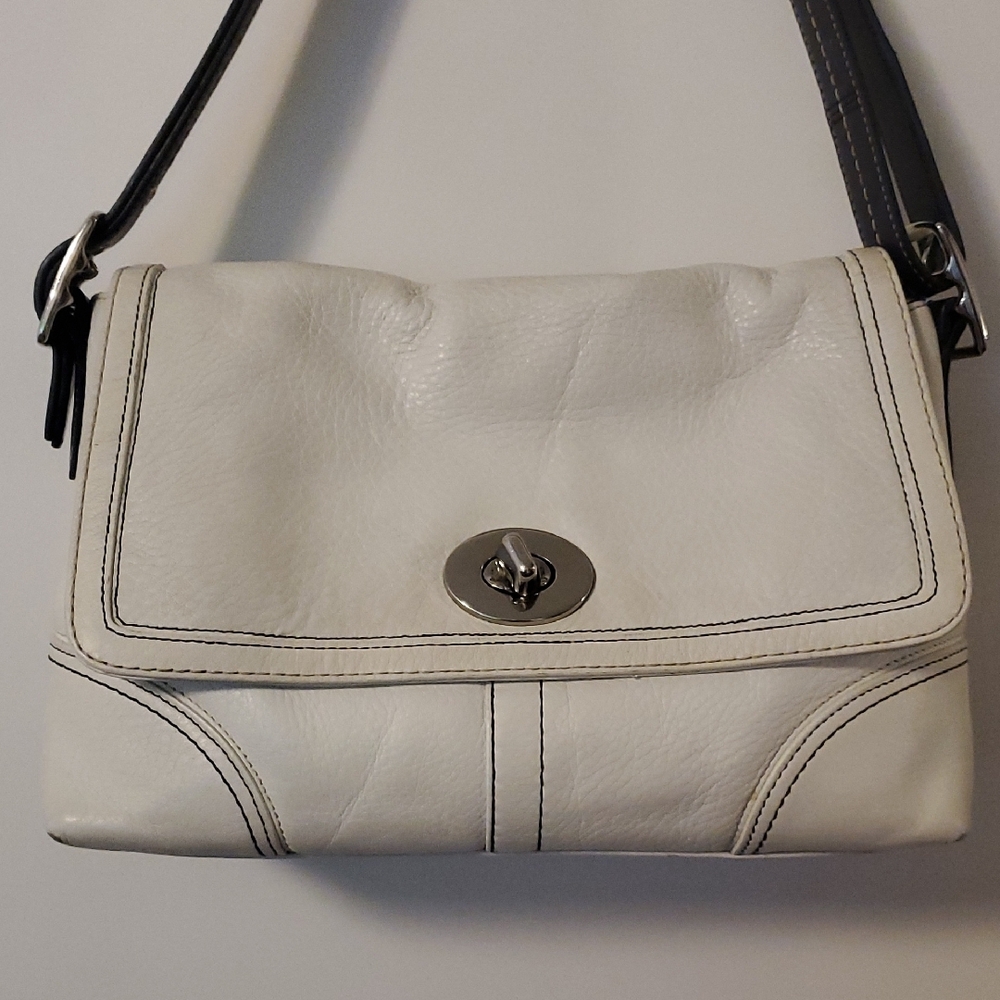 Coach Chelsea Chalk Leather Turnlock Shoulder Bag F13085 - Picture 4 of 11